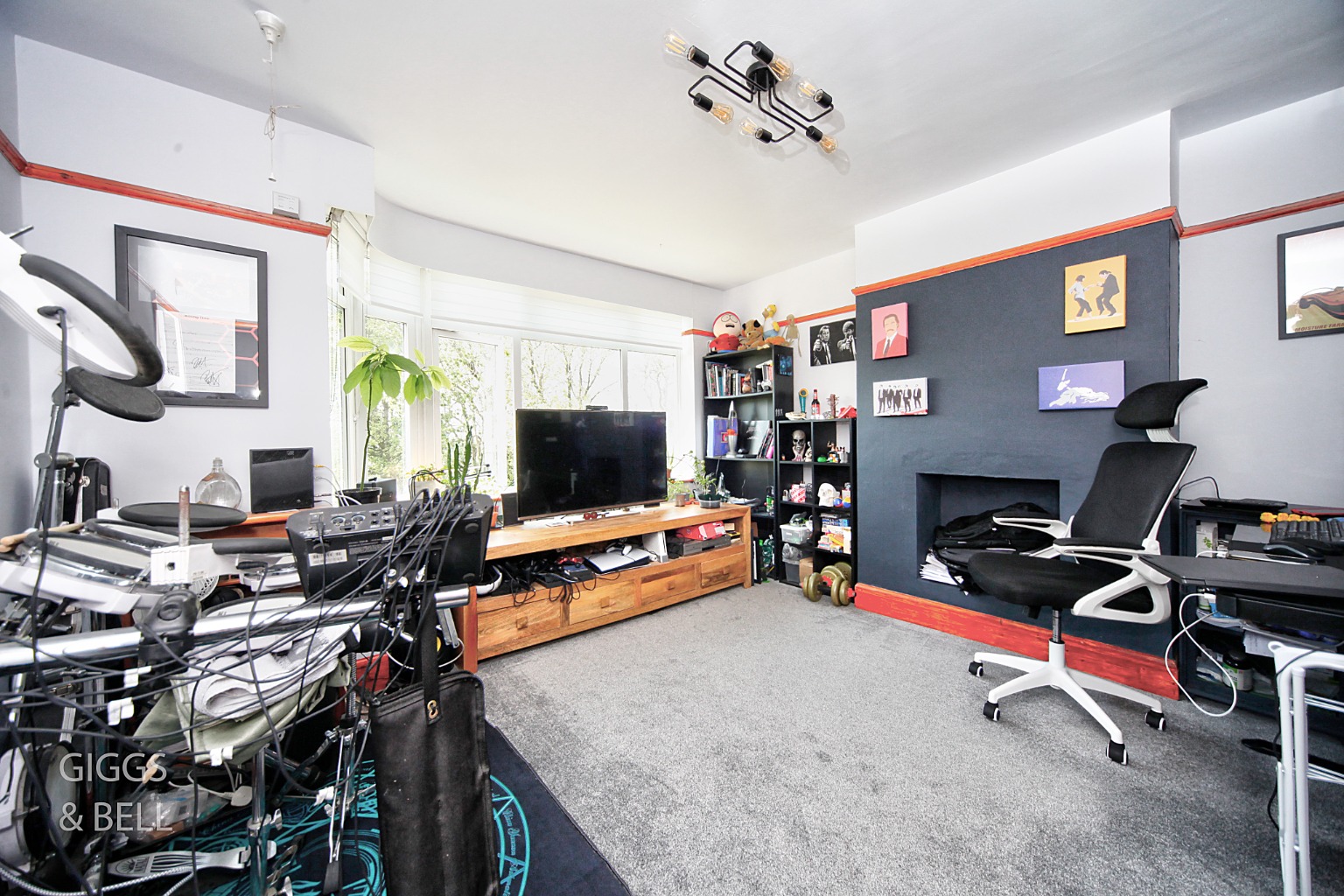 3 bed semi-detached house for sale in Knoll Rise, Luton 3