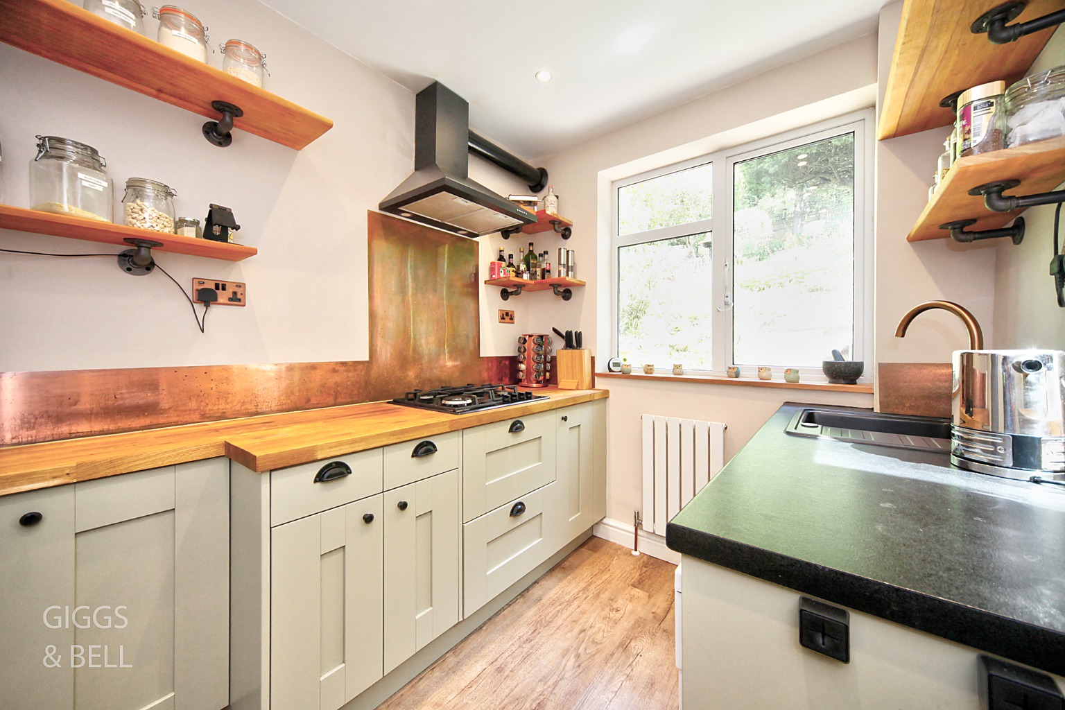 3 bed semi-detached house for sale in Knoll Rise, Luton  - Property Image 6