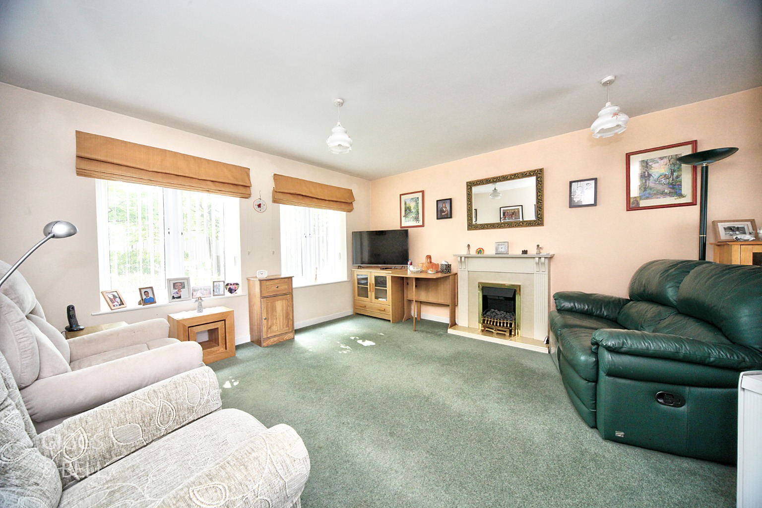 2 bed flat for sale in Morgan Close, Luton 2
