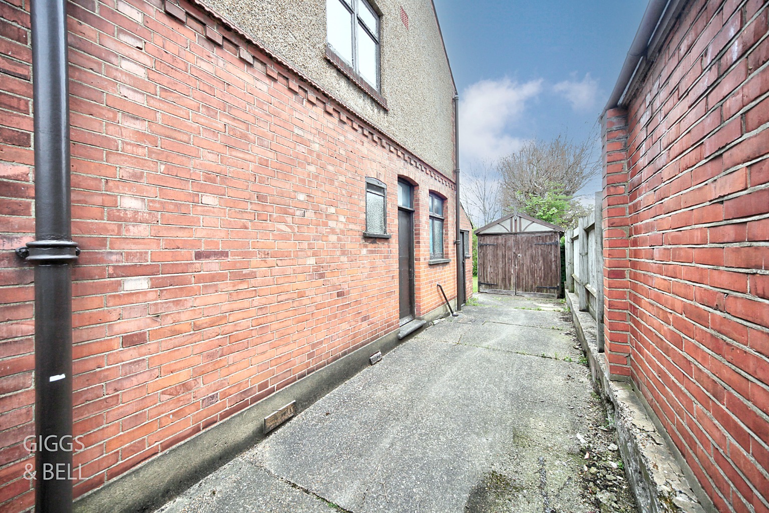 3 bed semi-detached house for sale in St Margarets Avenue, Luton  - Property Image 2