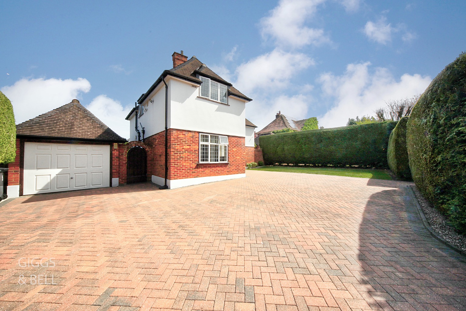 3 bed detached house for sale in Whitehill Avenue, Luton 1