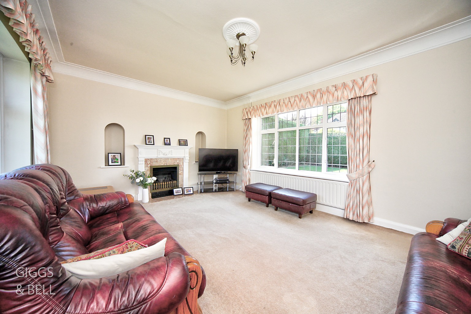 3 bed detached house for sale in Whitehill Avenue, Luton 4