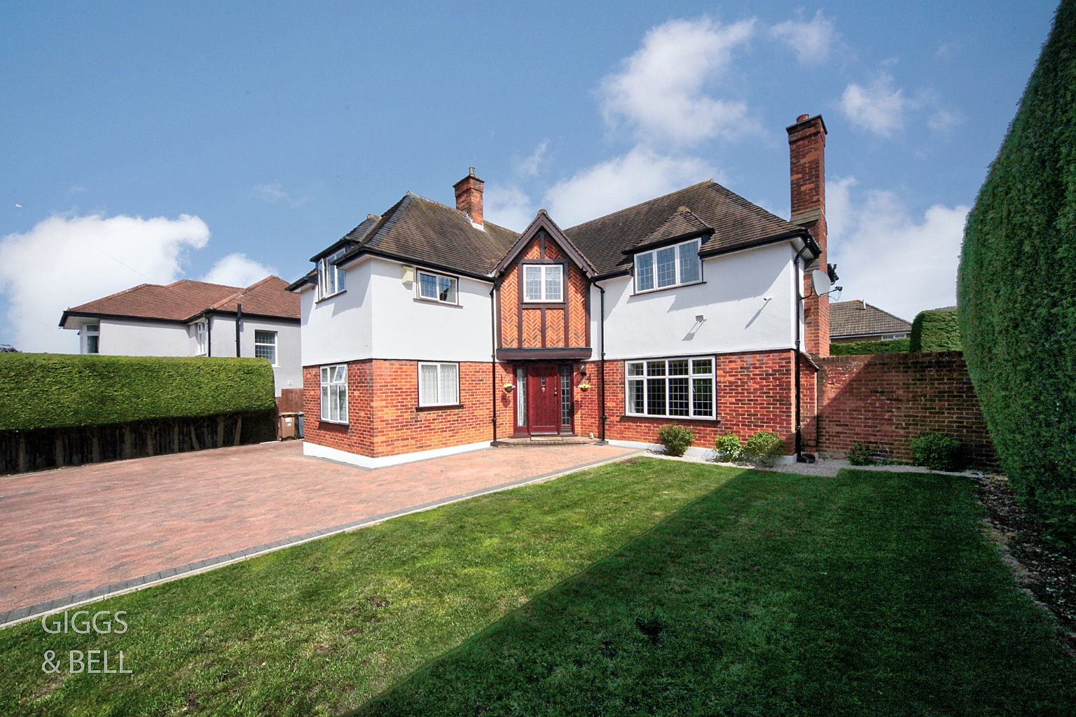 3 bed detached house for sale in Whitehill Avenue, Luton  - Property Image 1