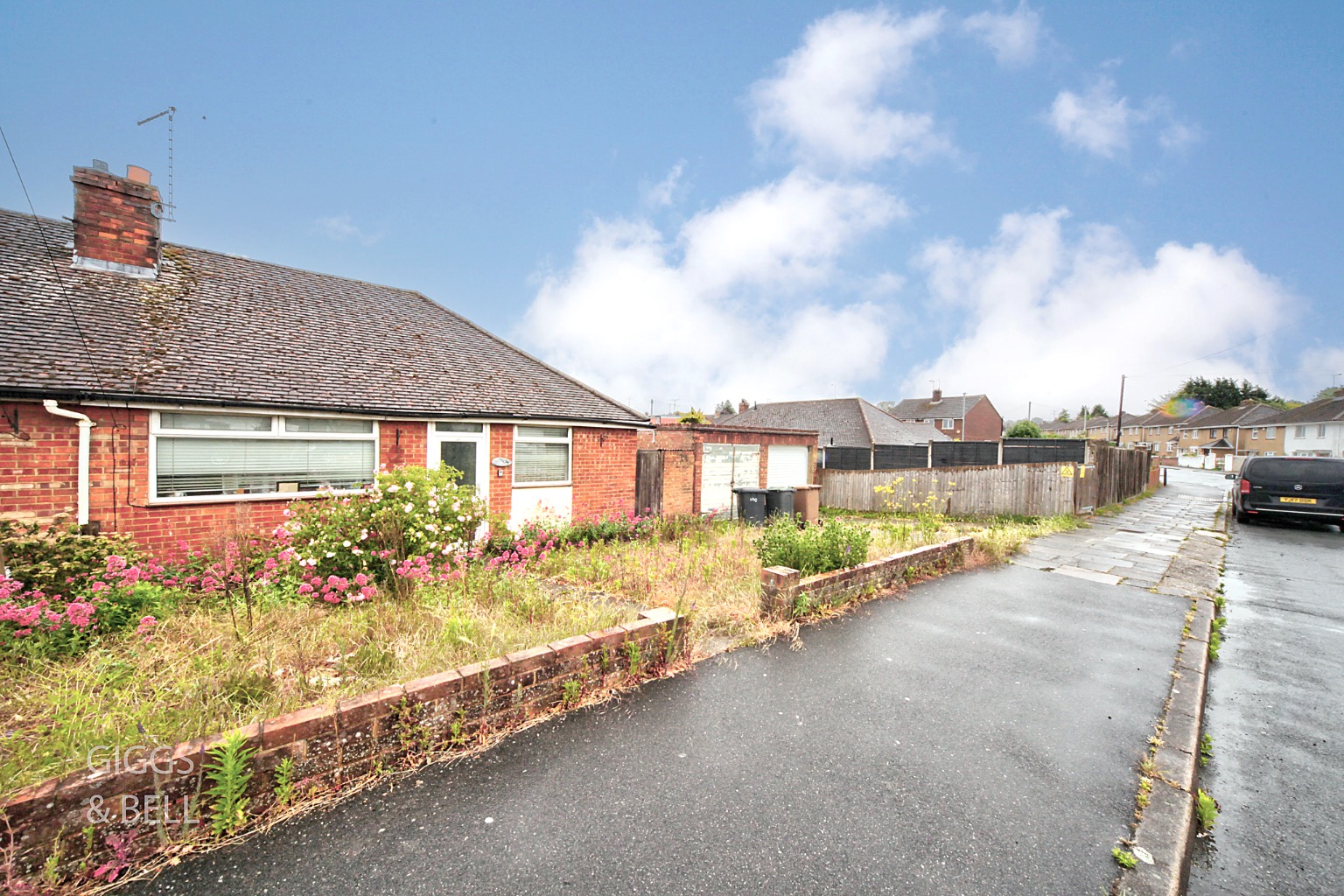 2 bed semi-detached bungalow for sale in Browning Road, Luton 2