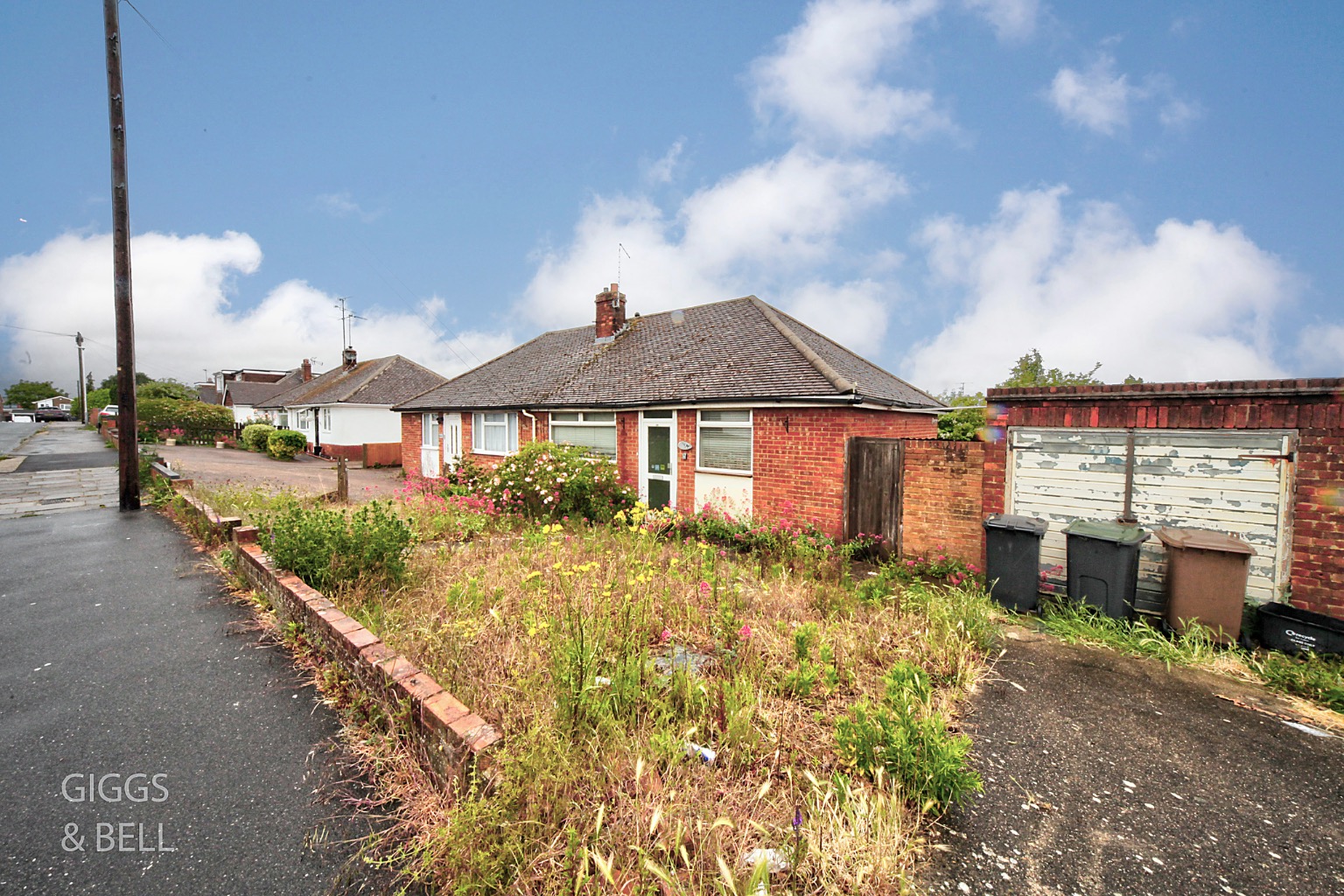 2 bed semi-detached bungalow for sale in Browning Road, Luton  - Property Image 2