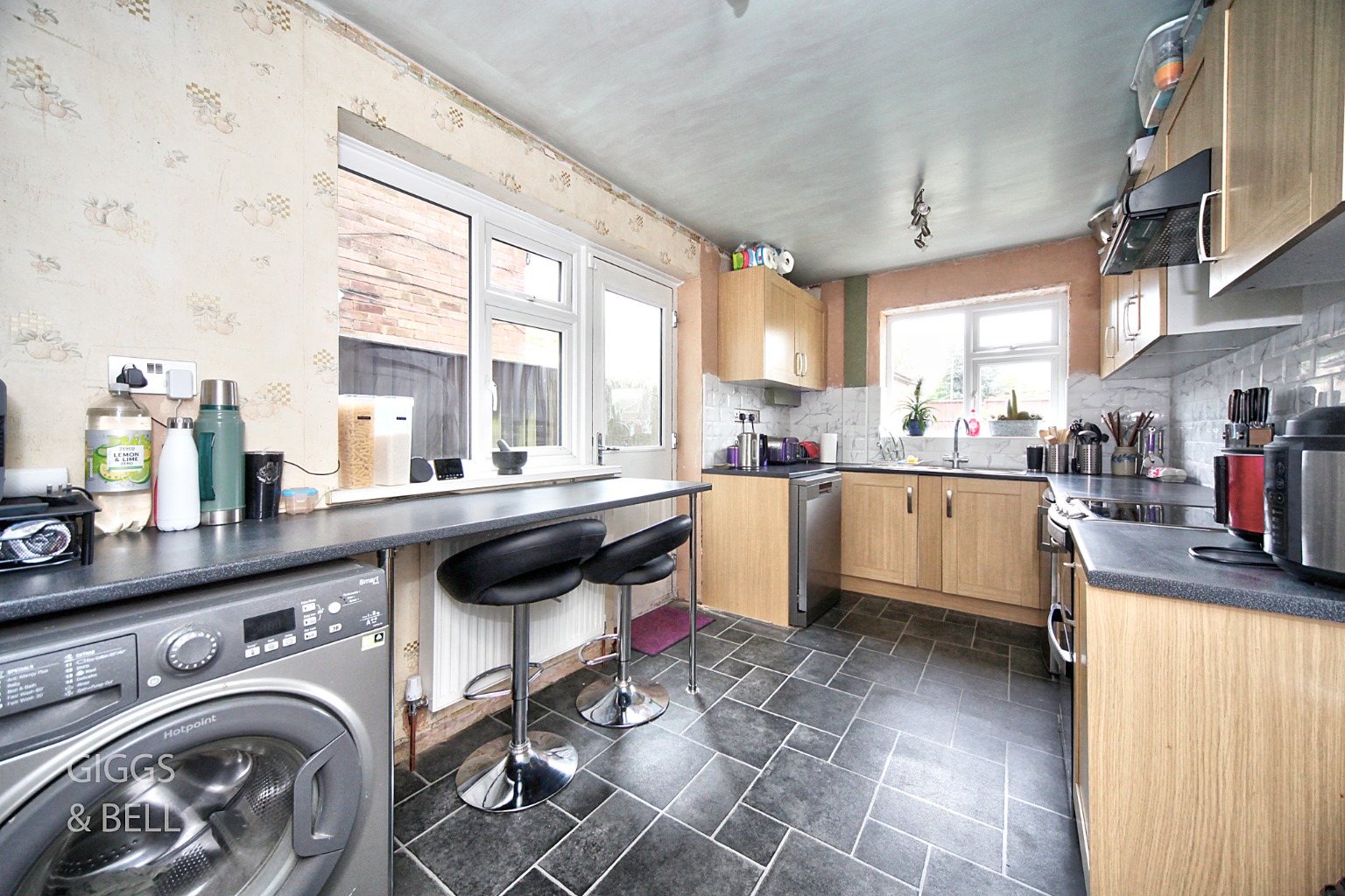 3 bed semi-detached house for sale in Pastures Way, Luton 6