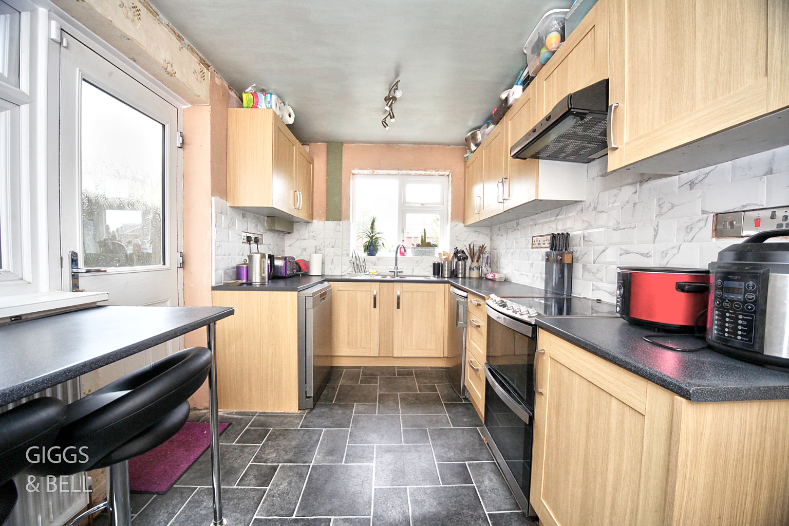 3 bed semi-detached house for sale in Pastures Way, Luton  - Property Image 8