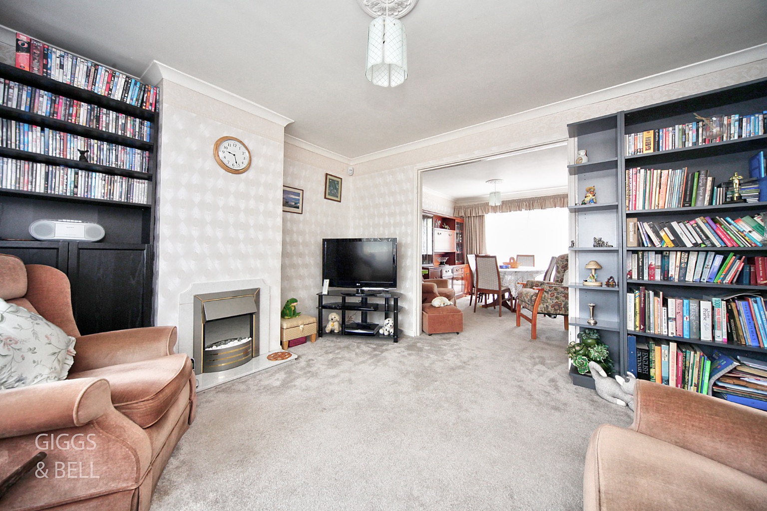 3 bed semi-detached house for sale in Pennine Avenue, Luton  - Property Image 4