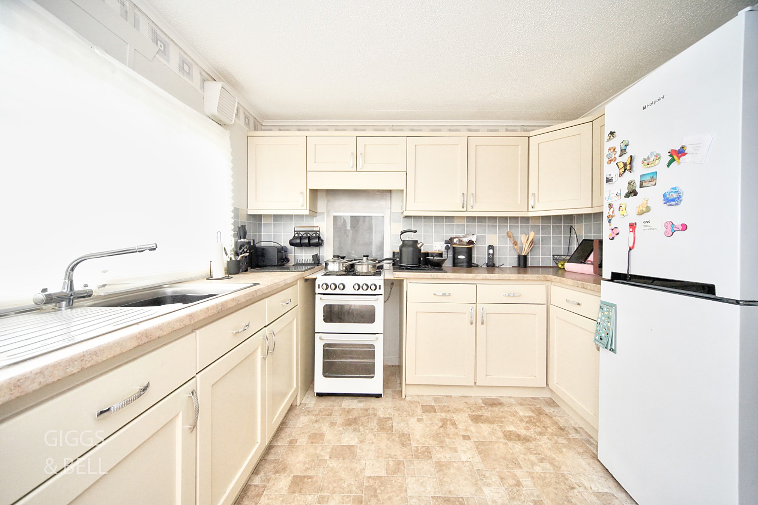 2 bed park home for sale in Little Meadow, Luton 3