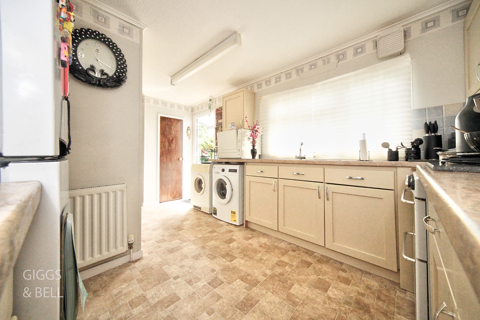 2 bed park home for sale in Little Meadow, Luton 5