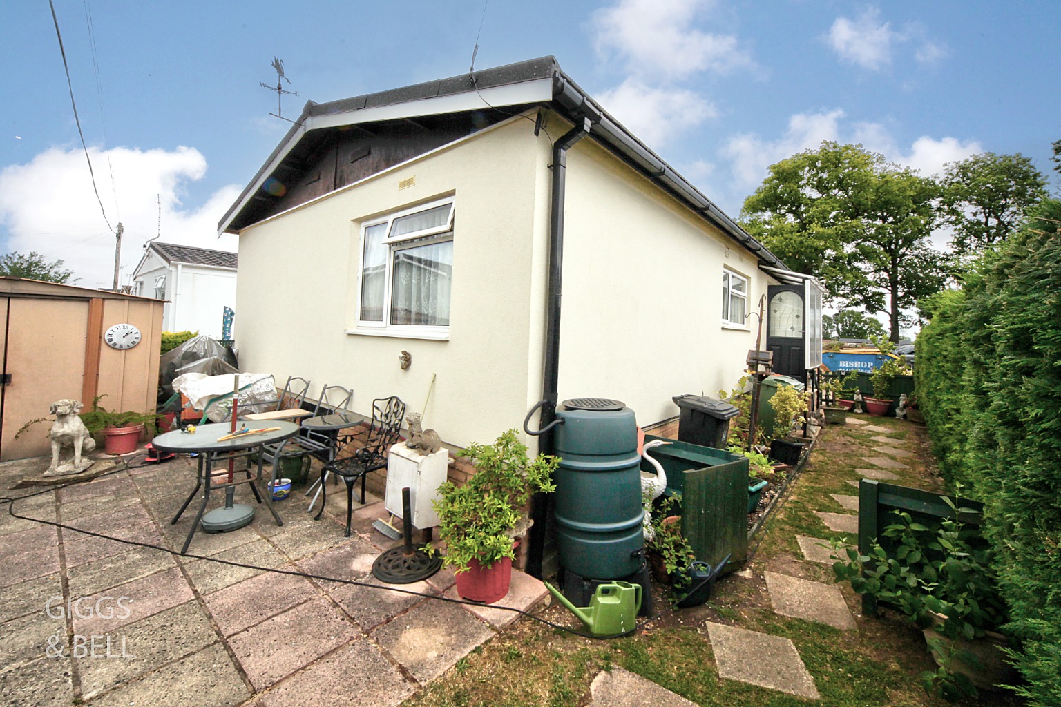 2 bed park home for sale in Little Meadow, Luton  - Property Image 12