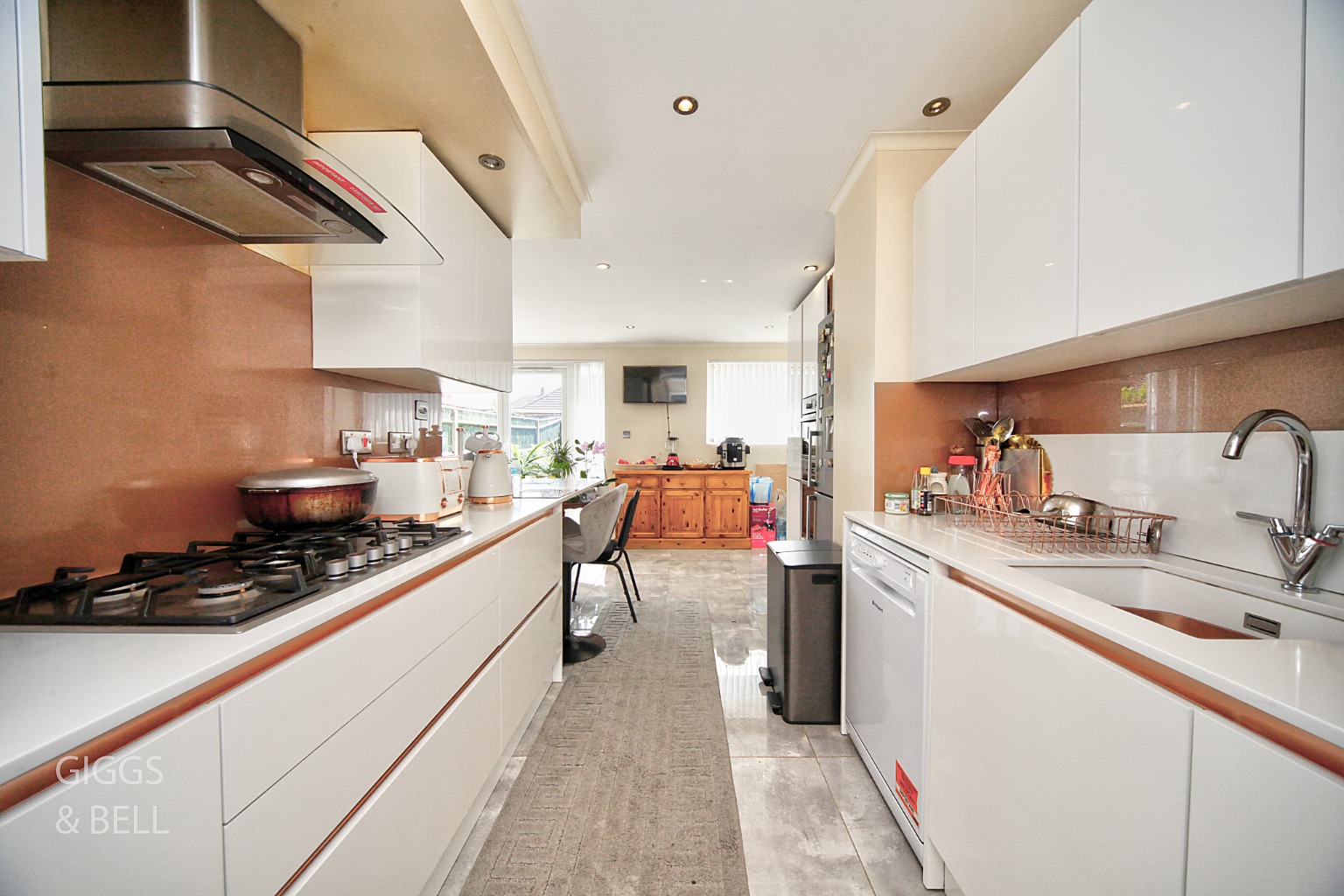 4 bed semi-detached house for sale in Kinross Crescent, Luton  - Property Image 10