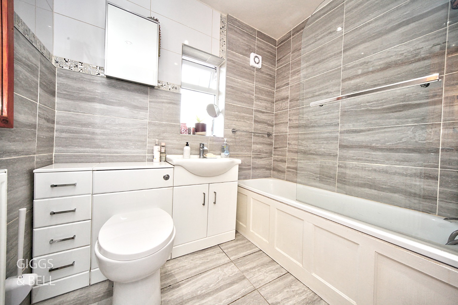 3 bed terraced house for sale in Wilsden Avenue, Luton 20