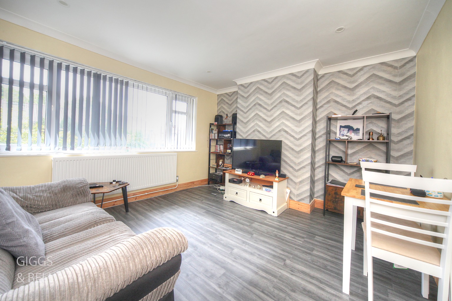 2 bed maisonette for sale in Fair Oak Drive, Luton 1