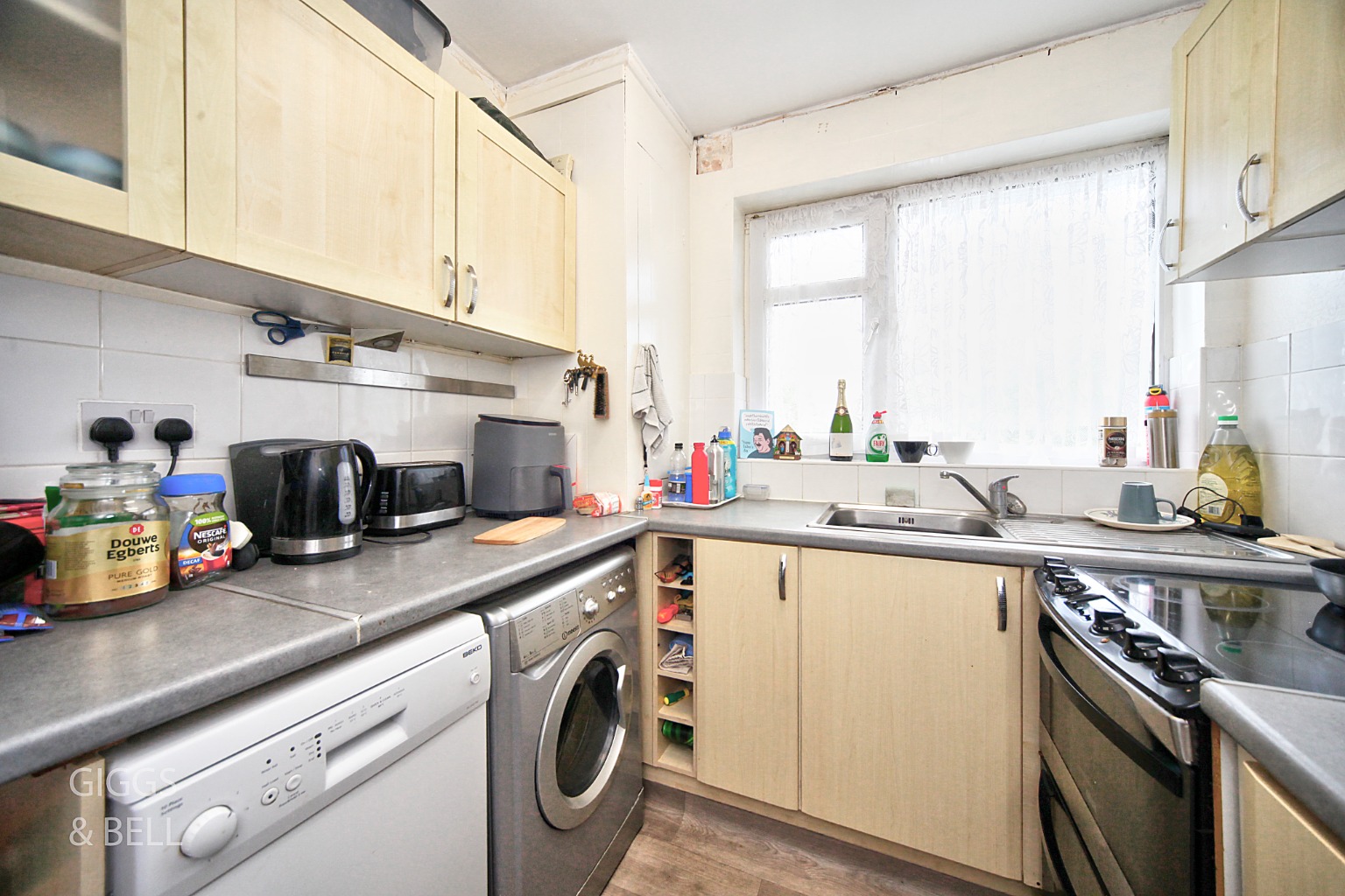 2 bed maisonette for sale in Fair Oak Drive, Luton 5