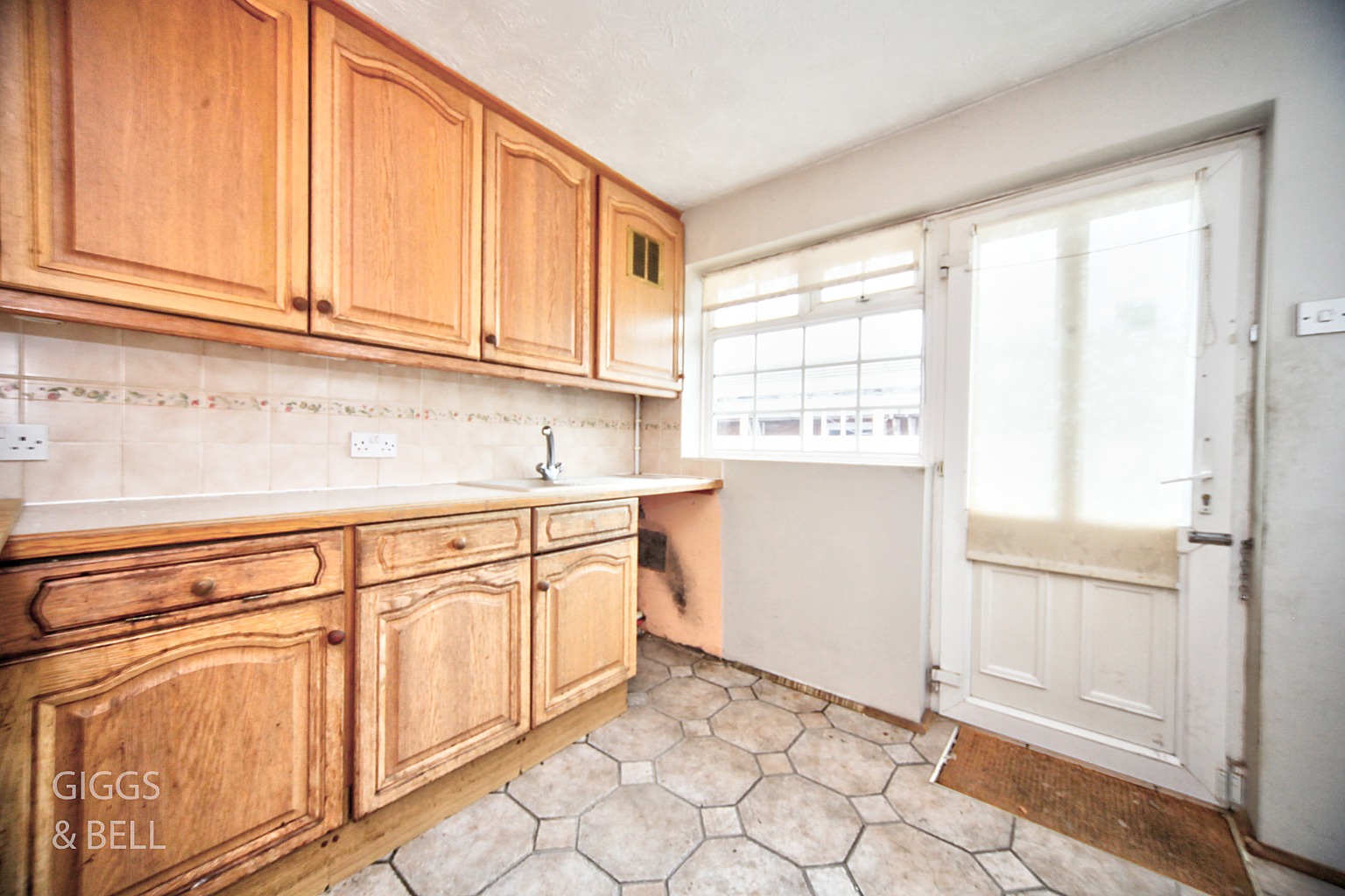 2 bed detached bungalow for sale in Sedbury Close, Luton  - Property Image 11
