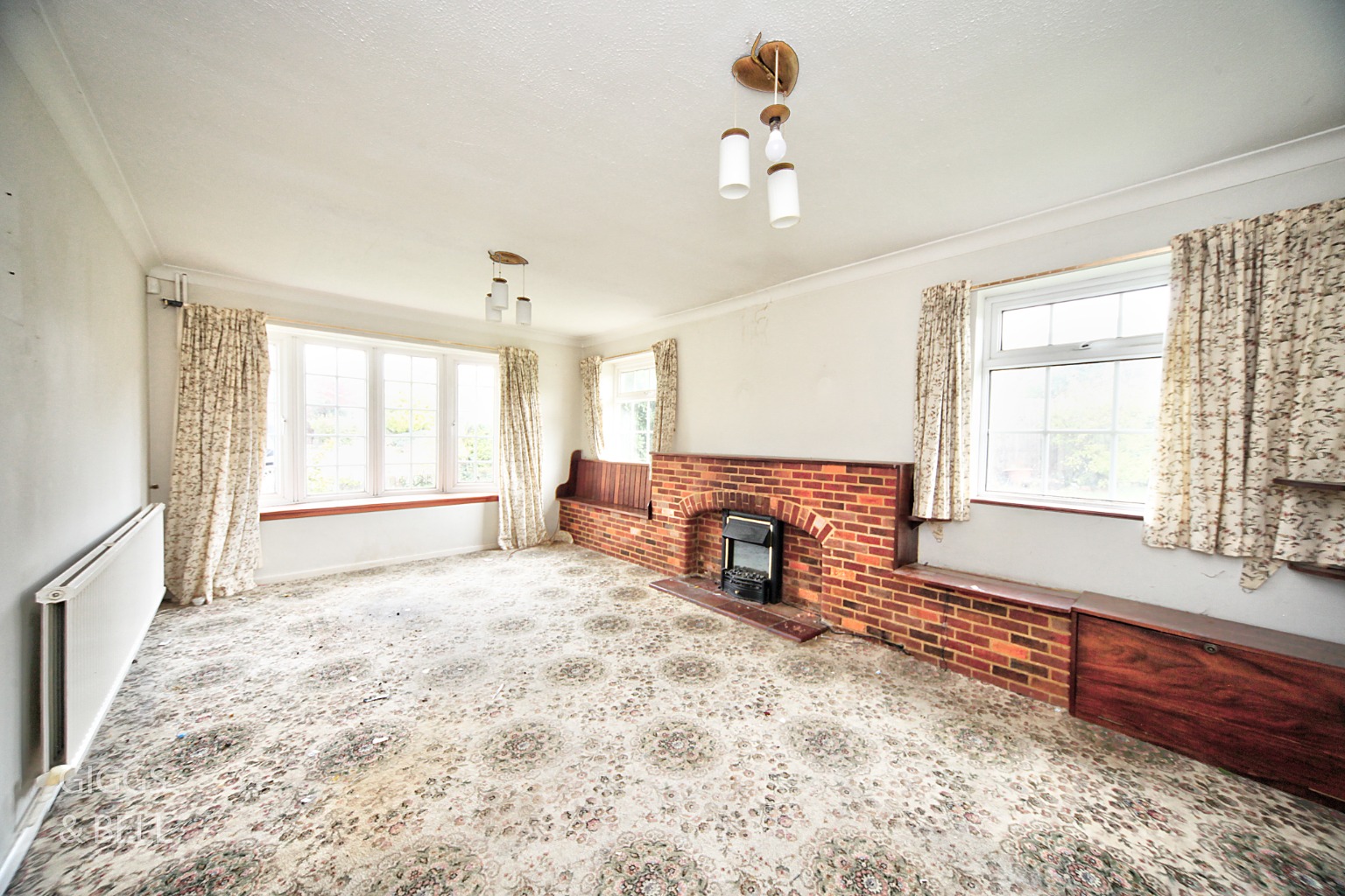 2 bed detached bungalow for sale in Sedbury Close, Luton 3