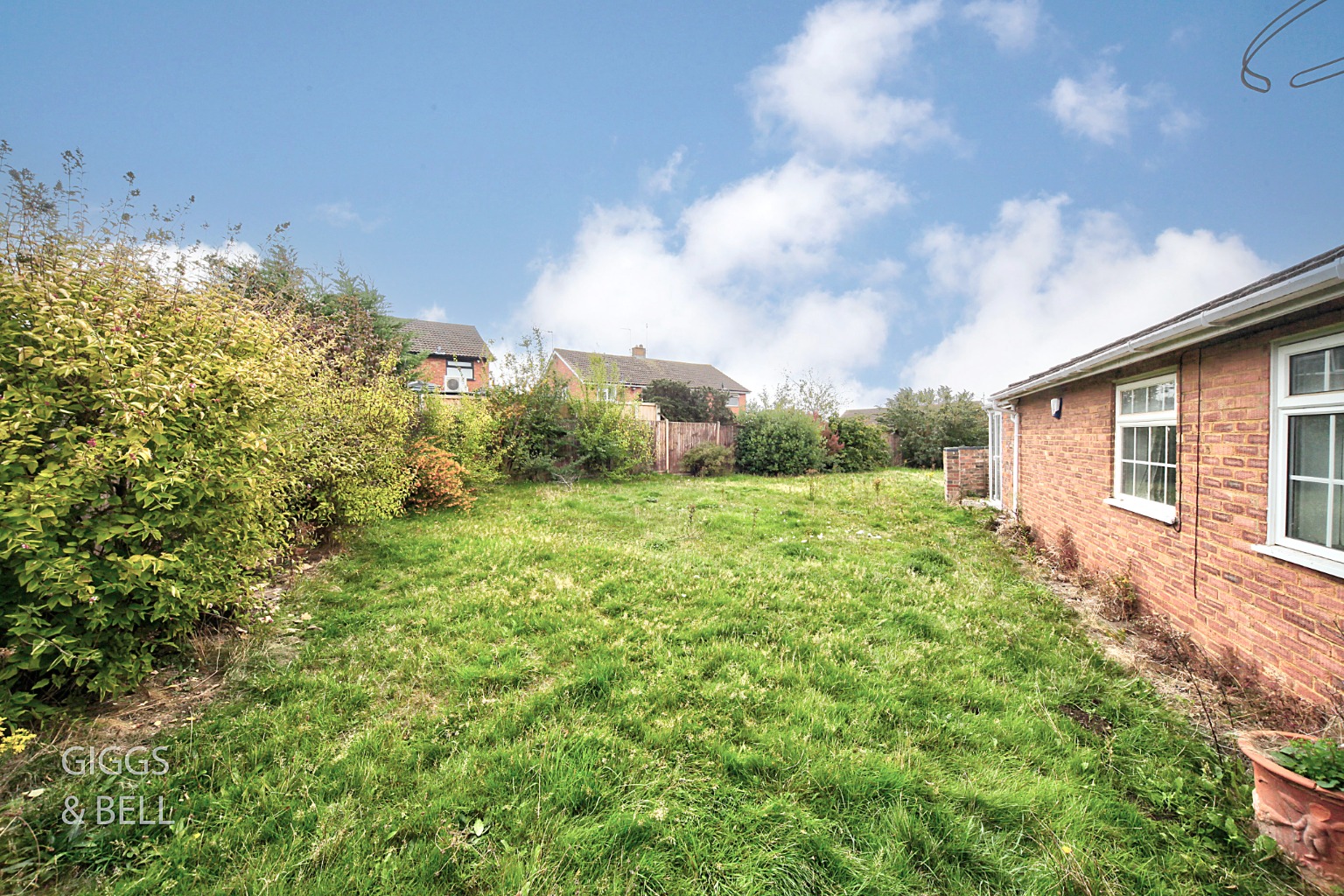 2 bed detached bungalow for sale in Sedbury Close, Luton 27