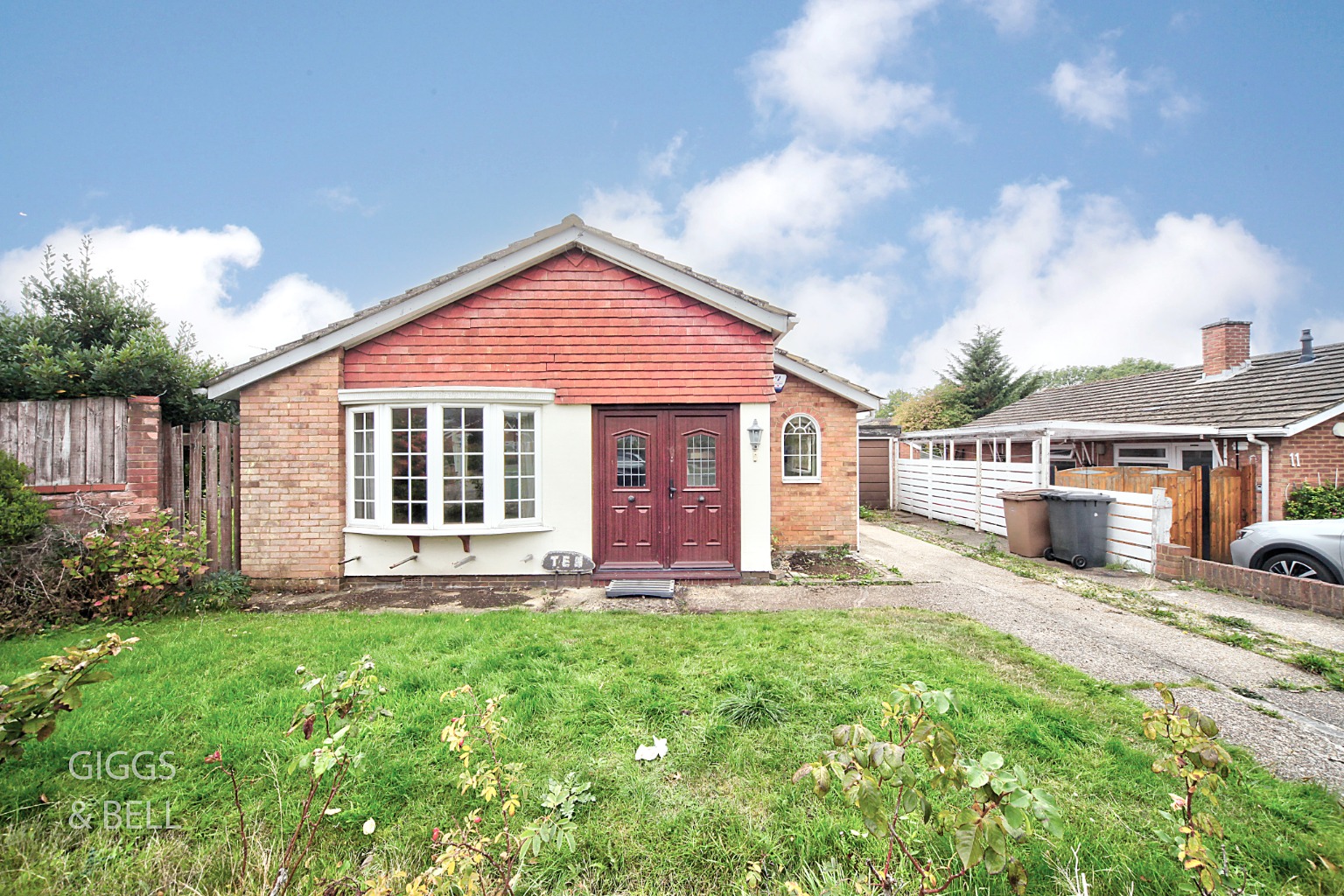 2 bed detached bungalow for sale in Sedbury Close, Luton 1