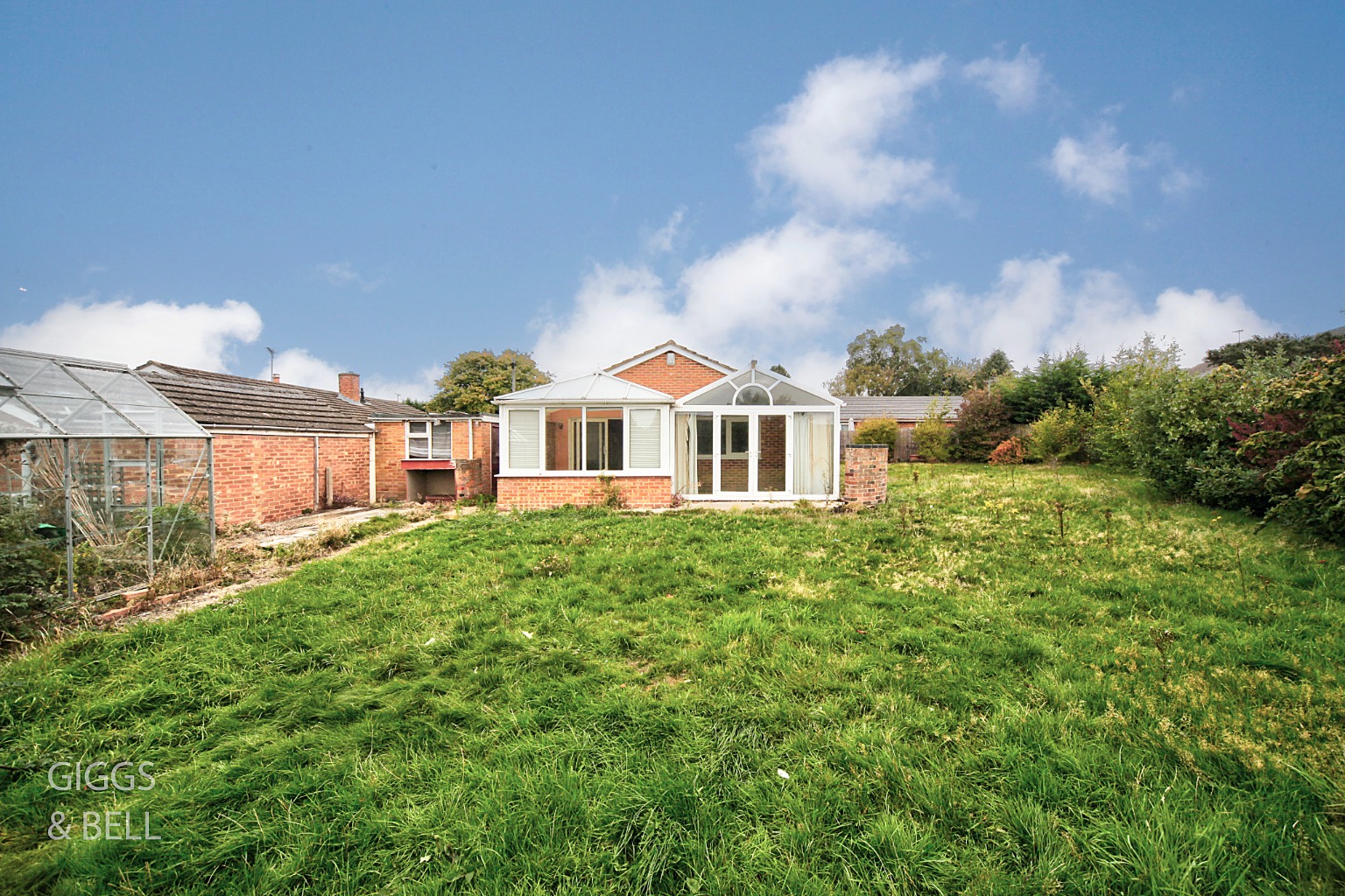 2 bed detached bungalow for sale in Sedbury Close, Luton 29