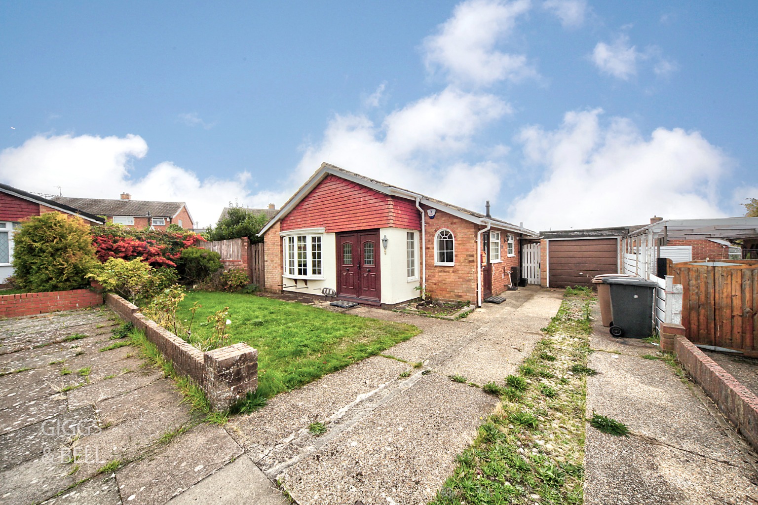 2 bed detached bungalow for sale in Sedbury Close, Luton, LU3 