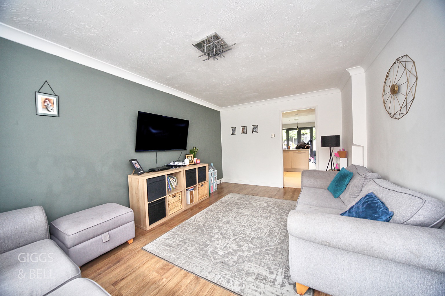 3 bed semi-detached house for sale in Troon Gardens, Luton  - Property Image 3
