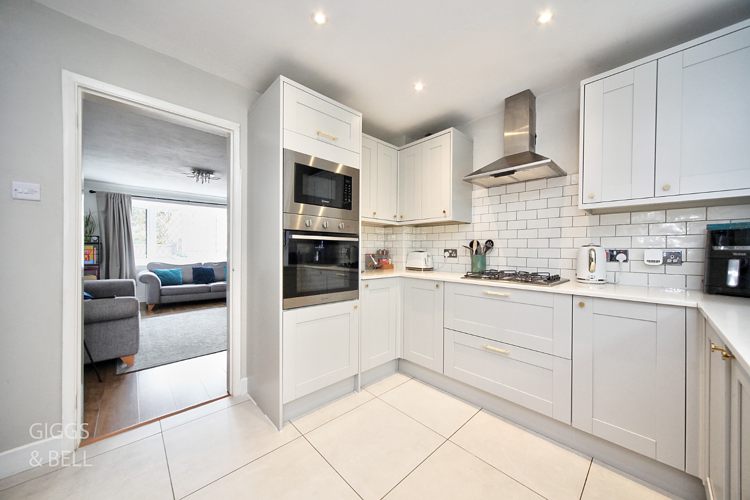 3 bed semi-detached house for sale in Troon Gardens, Luton 3