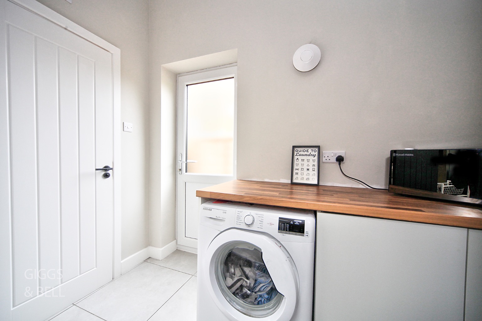 3 bed semi-detached house for sale in Troon Gardens, Luton  - Property Image 8