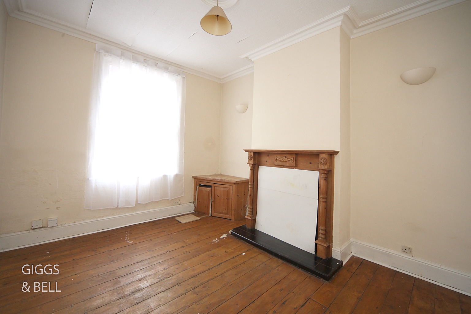 4 bed terraced house for sale in Cowper Street, Luton  - Property Image 2
