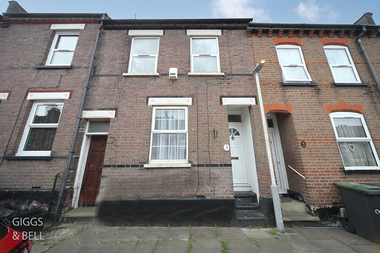 4 bed terraced house for sale in Cowper Street, Luton - Property Image 1