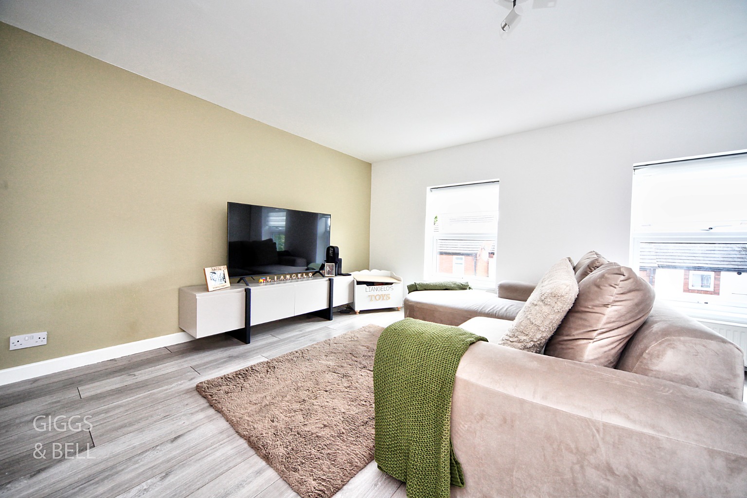 2 bed flat for sale in Salisbury Road, Luton  - Property Image 4