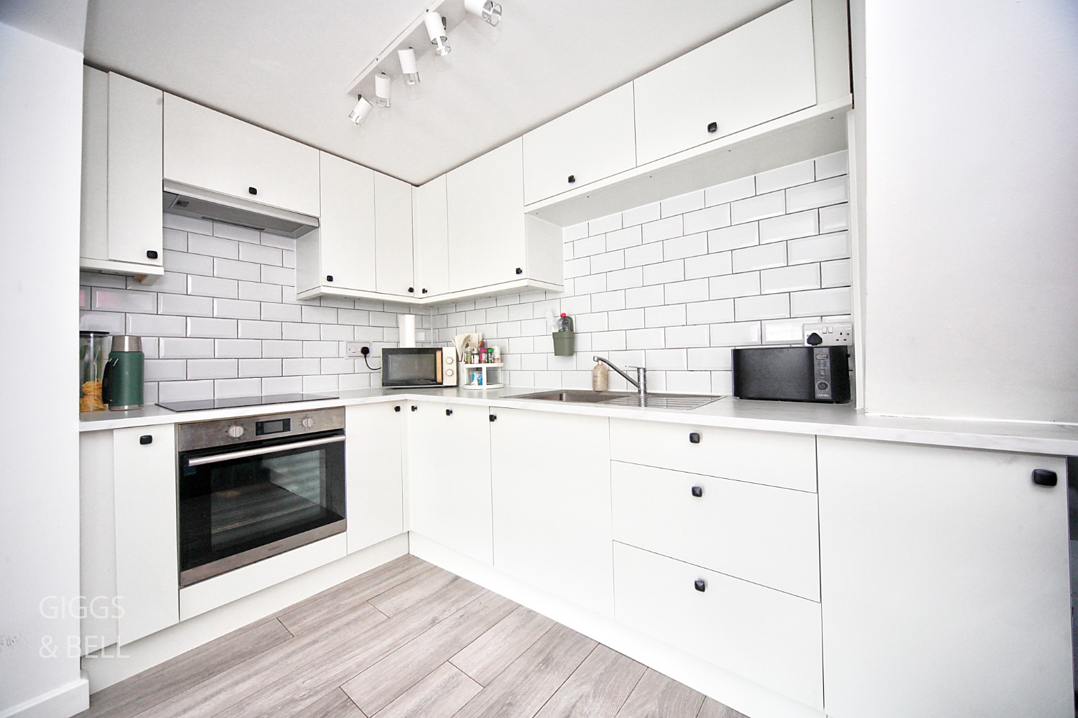 2 bed flat for sale in Salisbury Road, Luton 4