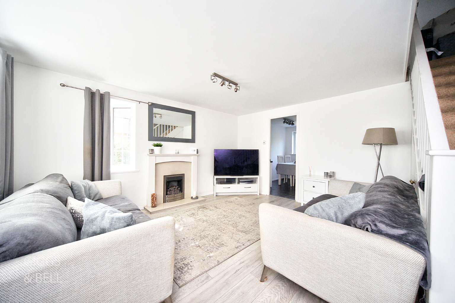 3 bed end of terrace house for sale in Claverley Green, Luton  - Property Image 3