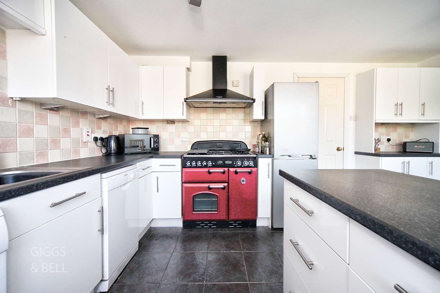 3 bed end of terrace house for sale in Claverley Green, Luton  - Property Image 6