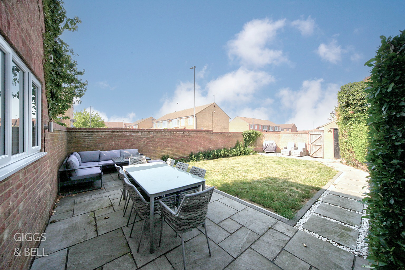 3 bed end of terrace house for sale in Claverley Green, Luton 14