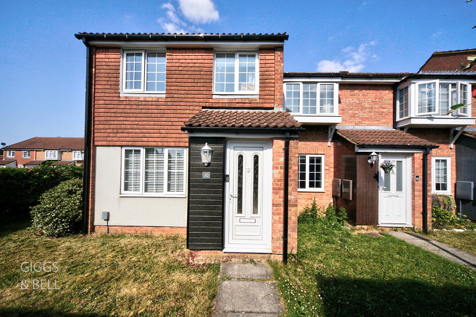 3 bed end of terrace house for sale in Claverley Green, Luton - Property Image 1