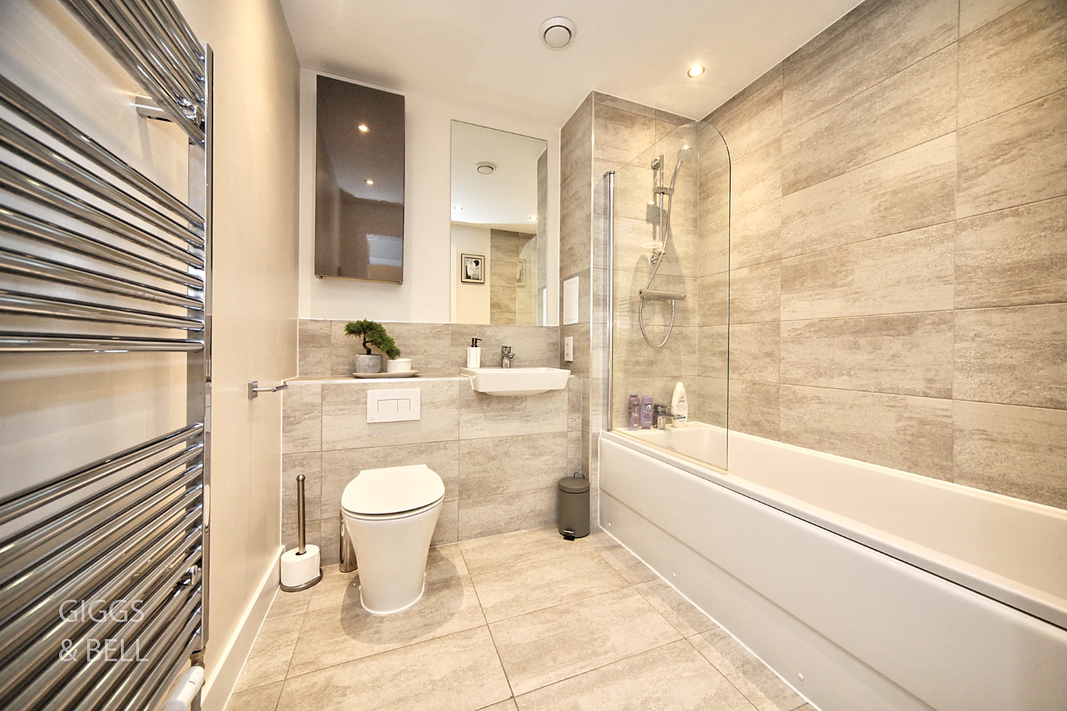 1 bed flat for sale in Stirling Drive, Luton 2