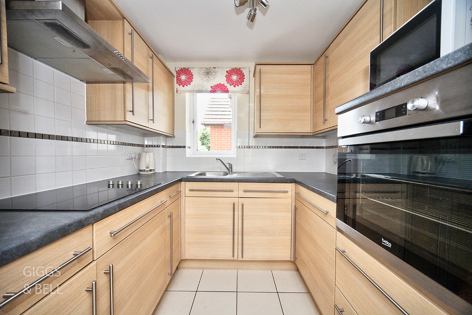 1 bed flat for sale in Lucas Gardens, Luton 4