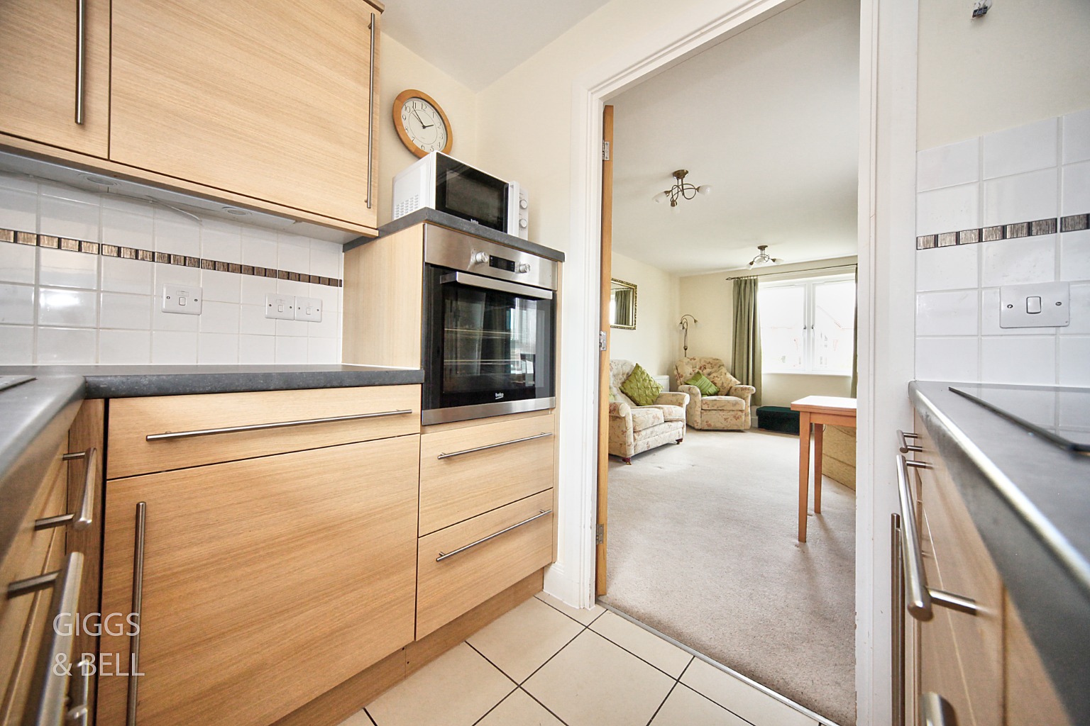 1 bed flat for sale in Lucas Gardens, Luton 3