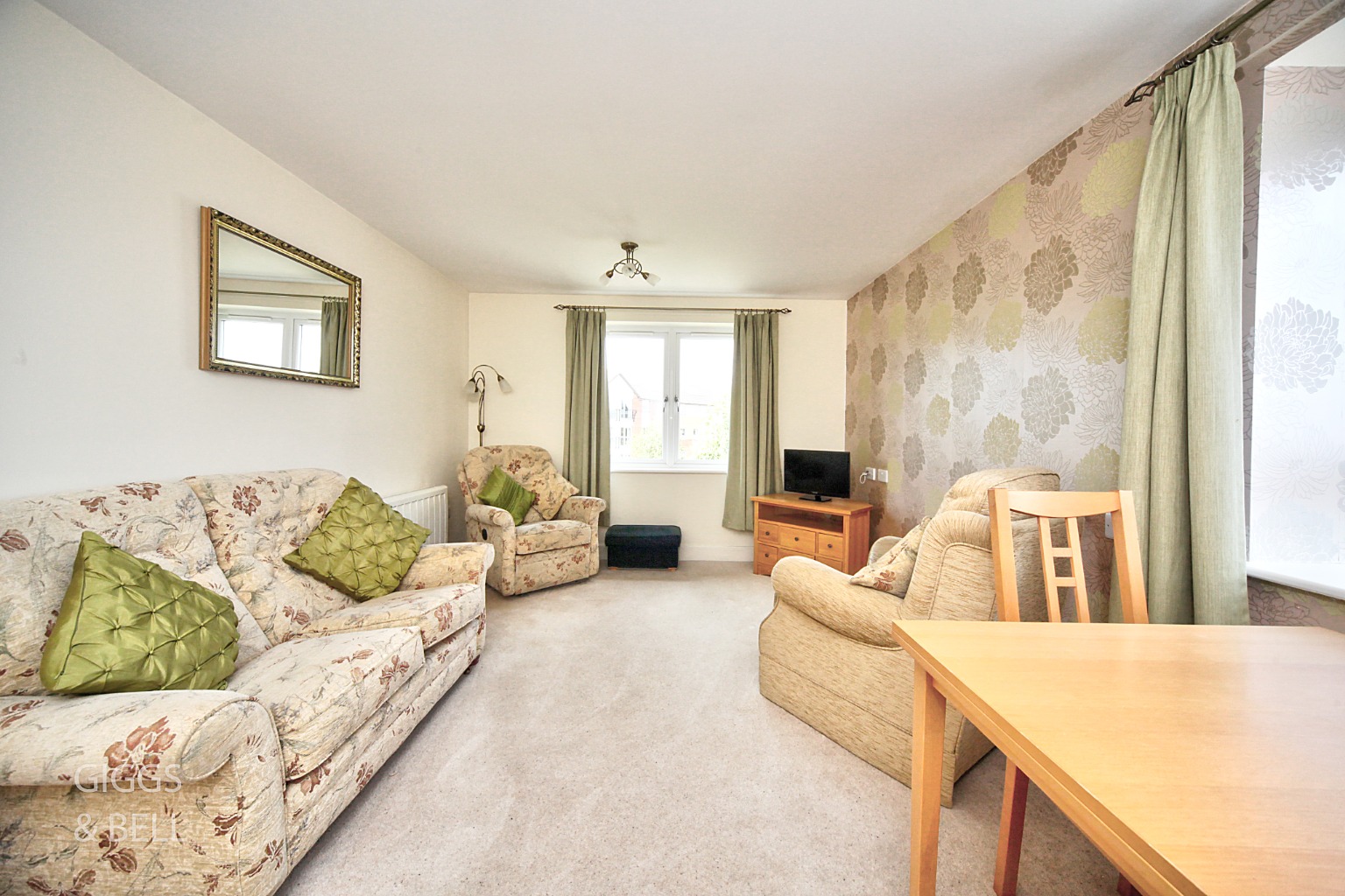 1 bed flat for sale in Lucas Gardens, Luton 2