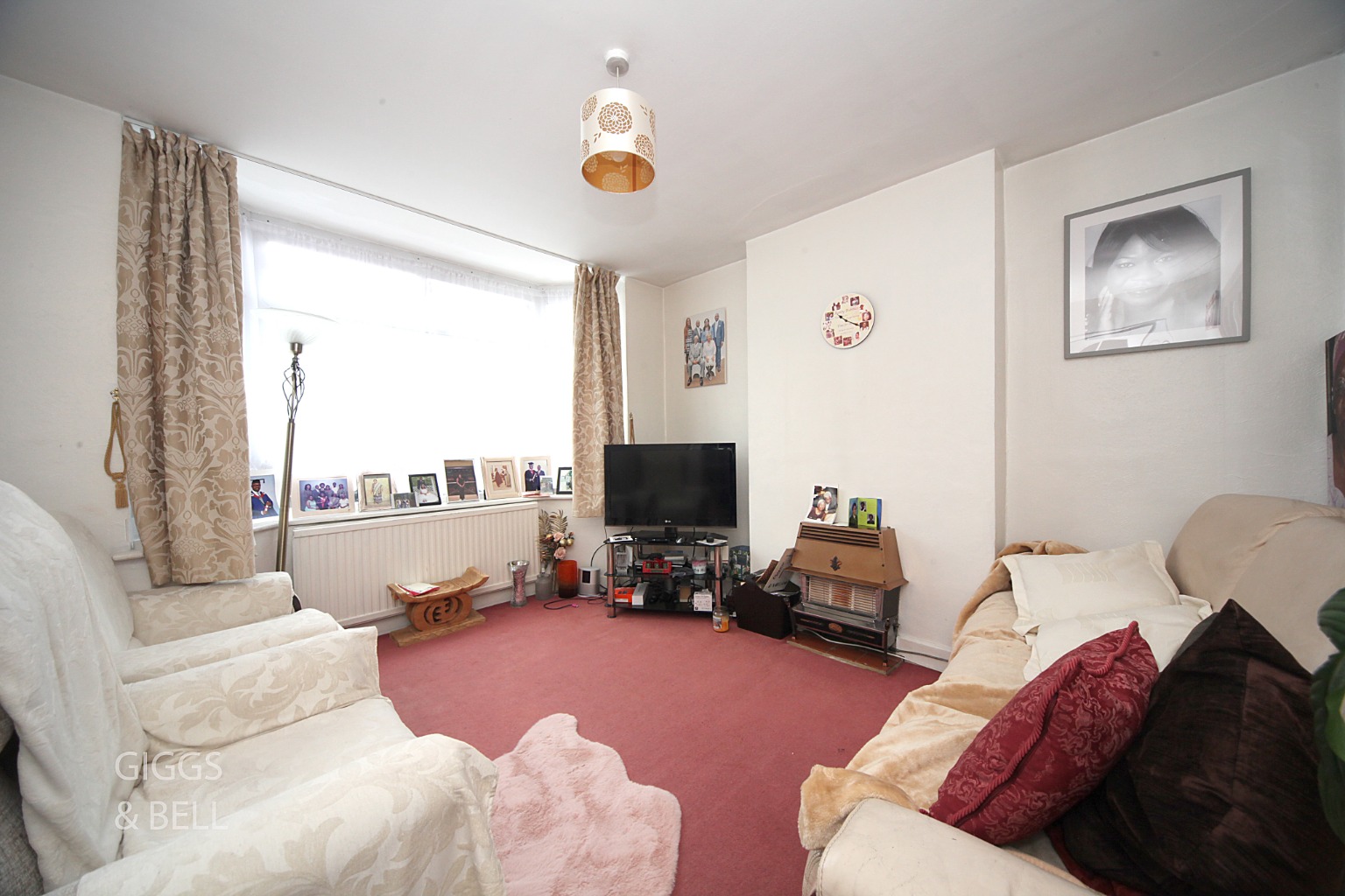 3 bed end of terrace house for sale in Bradley Road, Luton 1