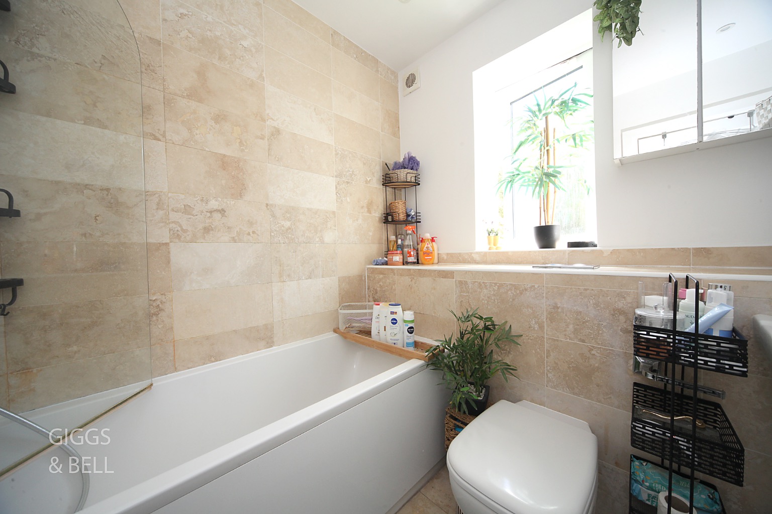 3 bed town house for sale in Deanes Close, Luton  - Property Image 10