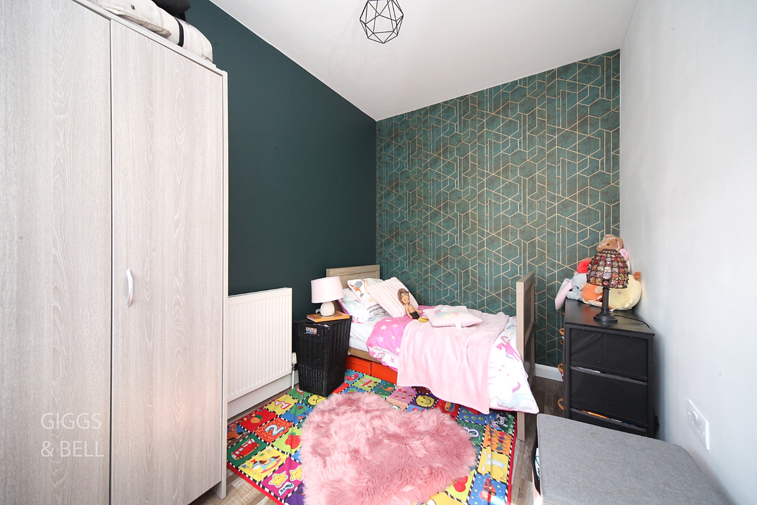 3 bed town house for sale in Deanes Close, Luton 7