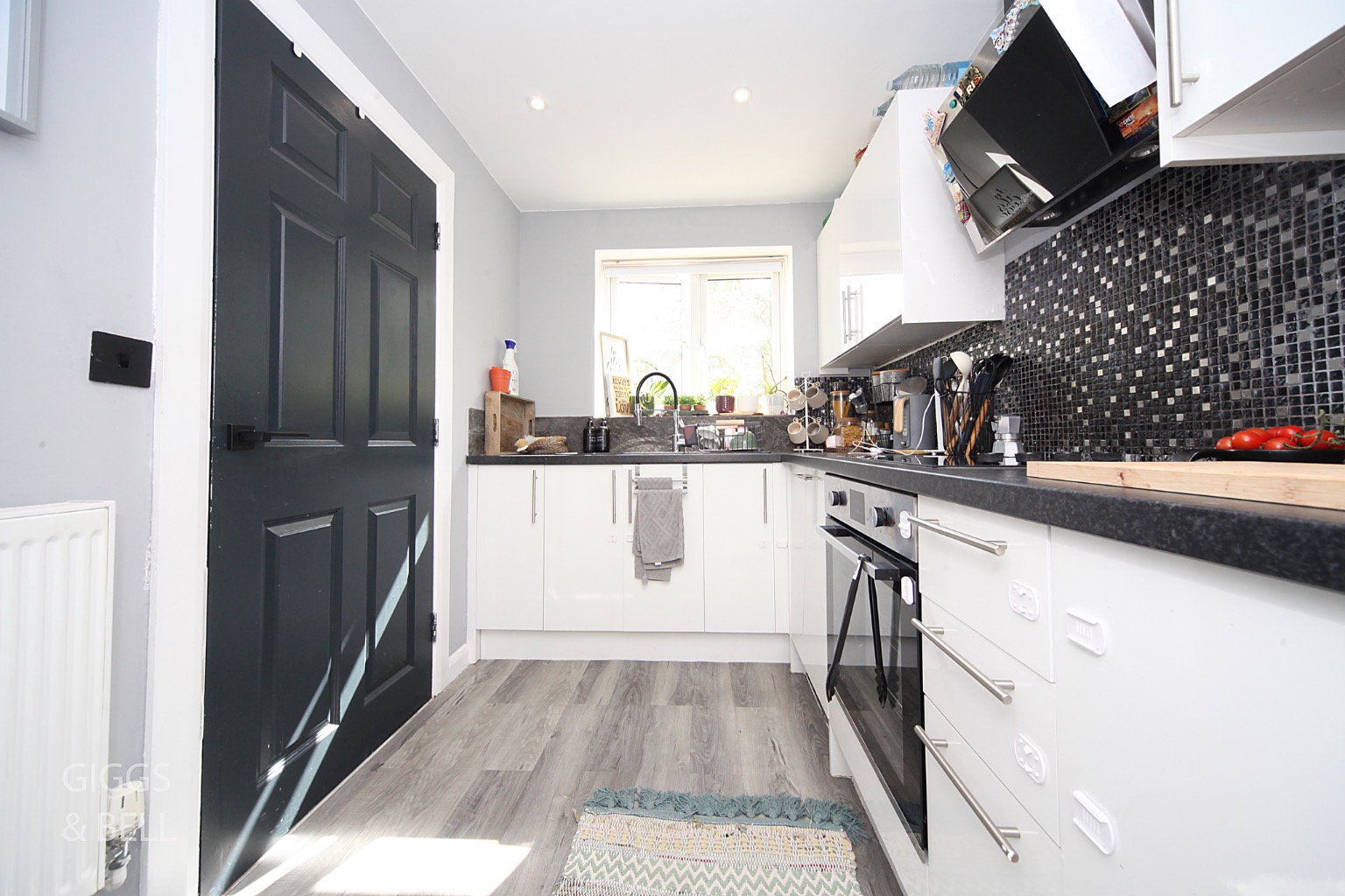 3 bed town house for sale in Deanes Close, Luton 5