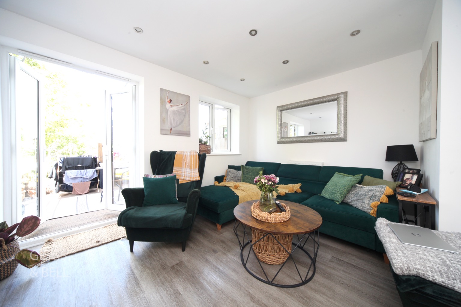 3 bed town house for sale in Deanes Close, Luton 3