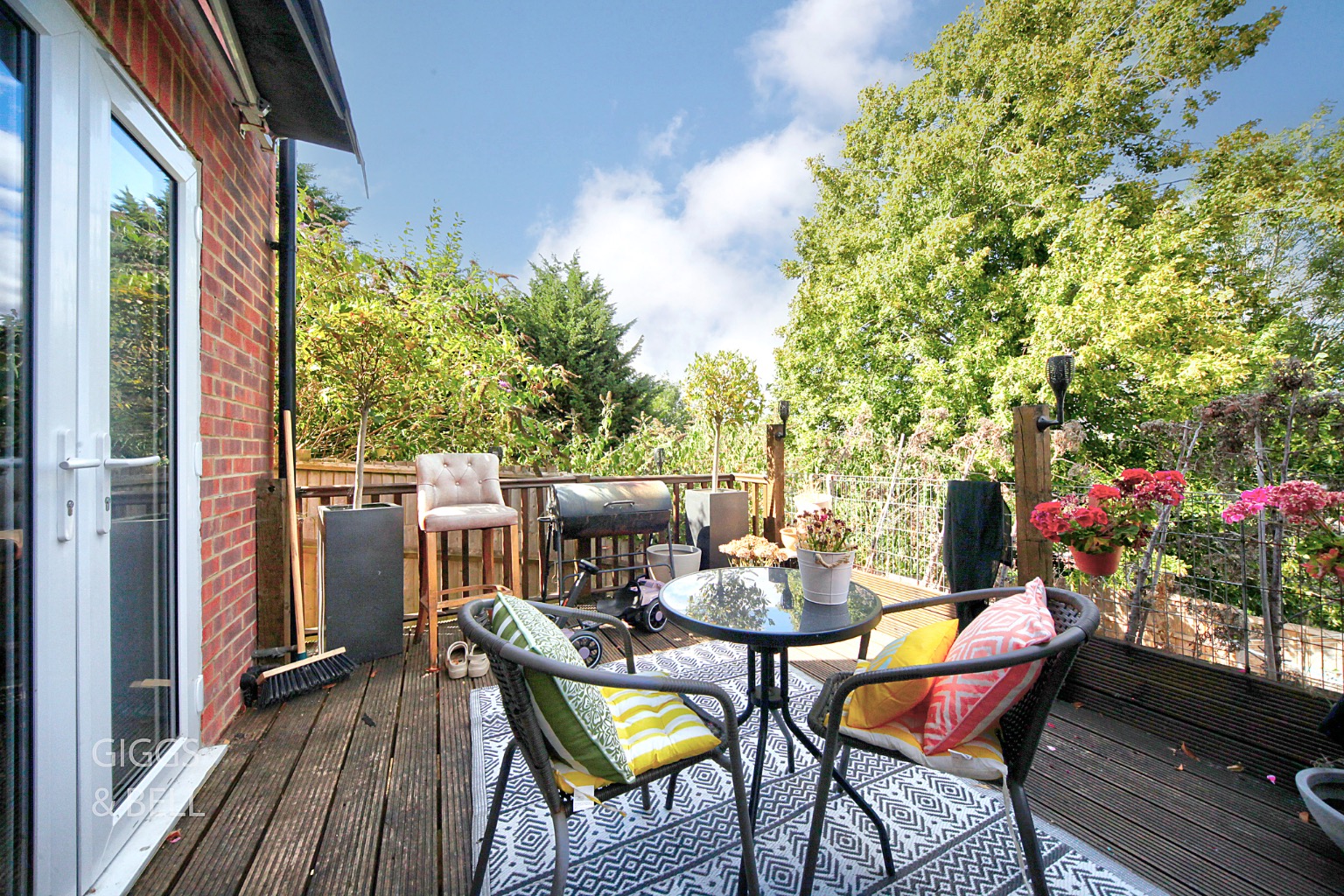 3 bed town house for sale in Deanes Close, Luton 12