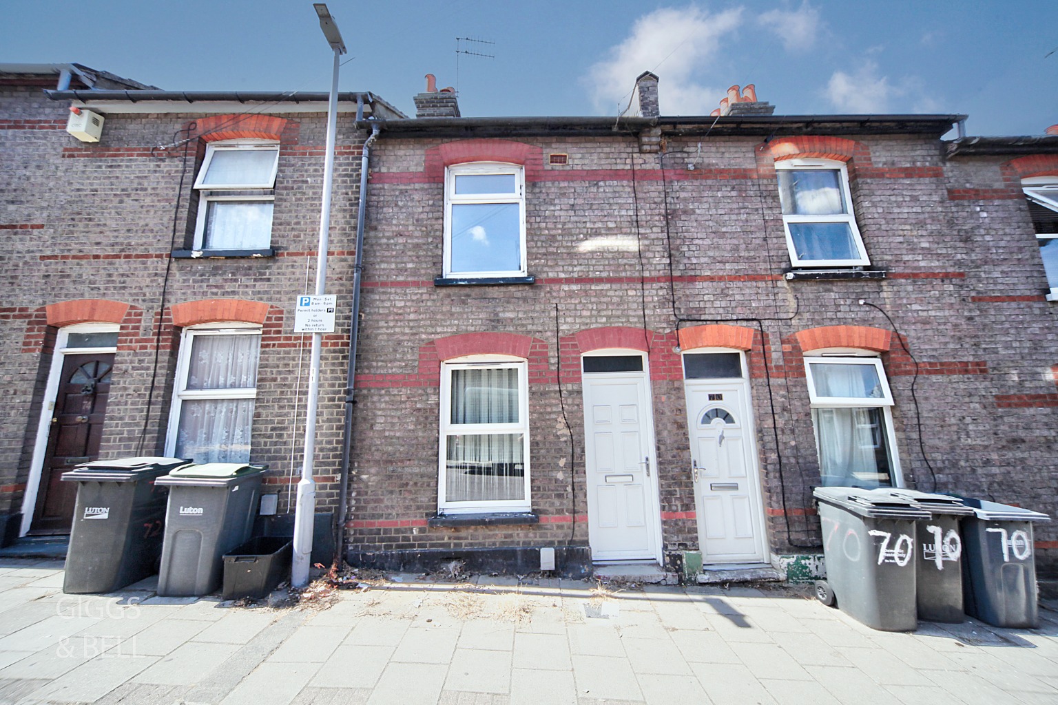 2 bed terraced house for sale in Ashton Road, Luton, LU1 