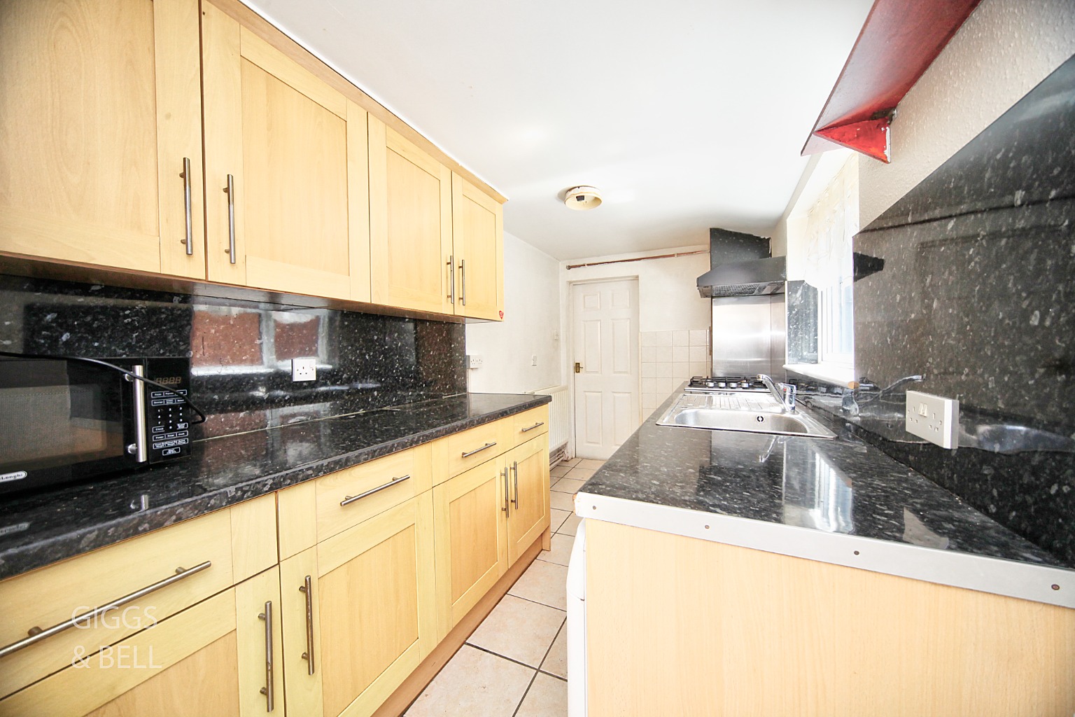 2 bed terraced house for sale in Ashton Road, Luton 8