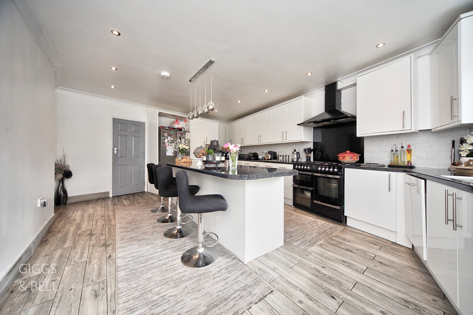 5 bed semi-detached house for sale in Nunnery Lane, Luton  - Property Image 6