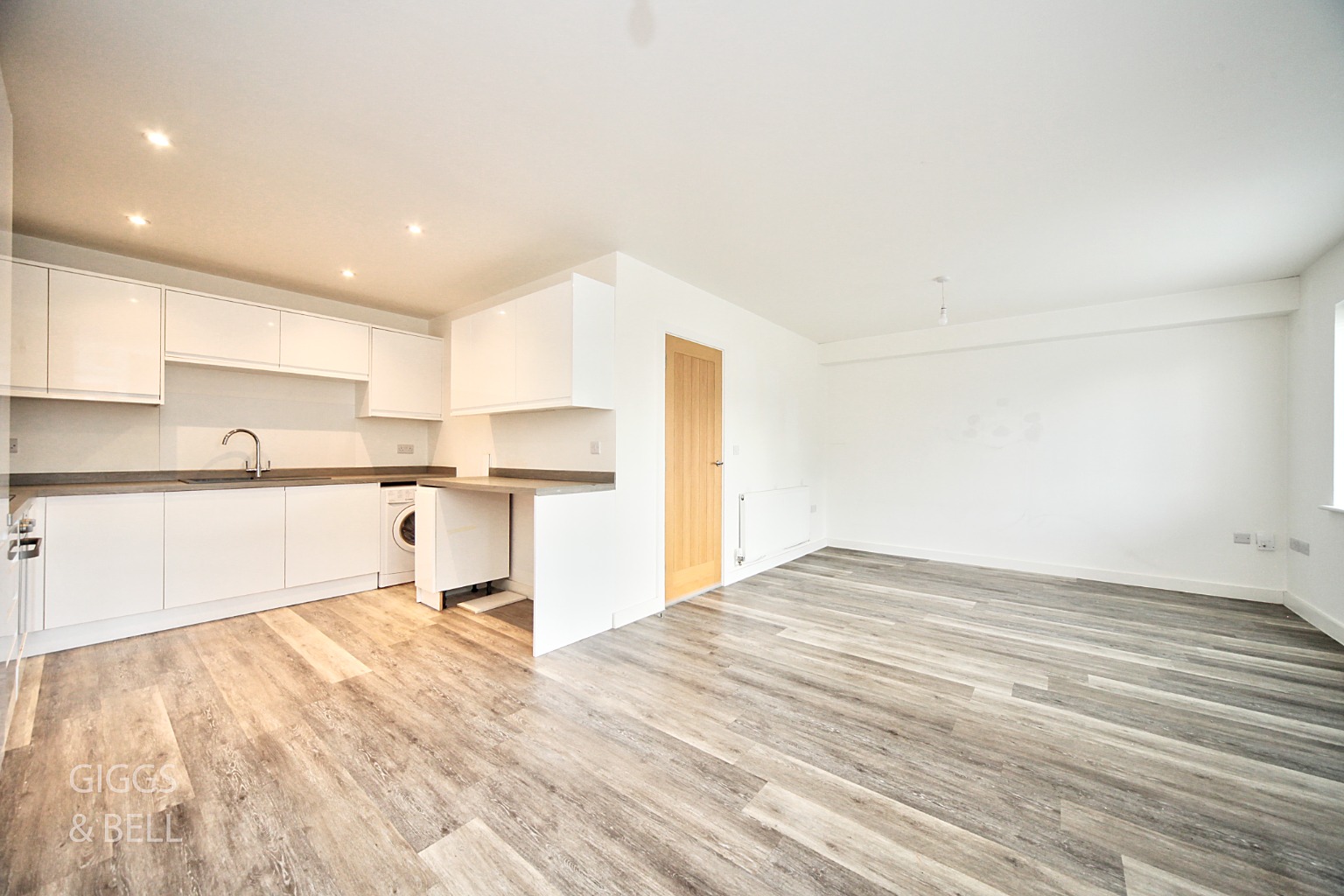 2 bed flat for sale in Ridgway Road, Luton 1